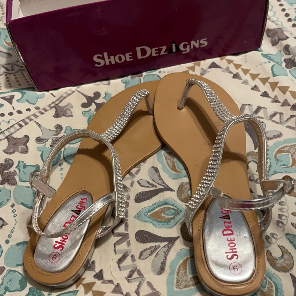 Rhinestone thong sandals 🩴 silver size 9M